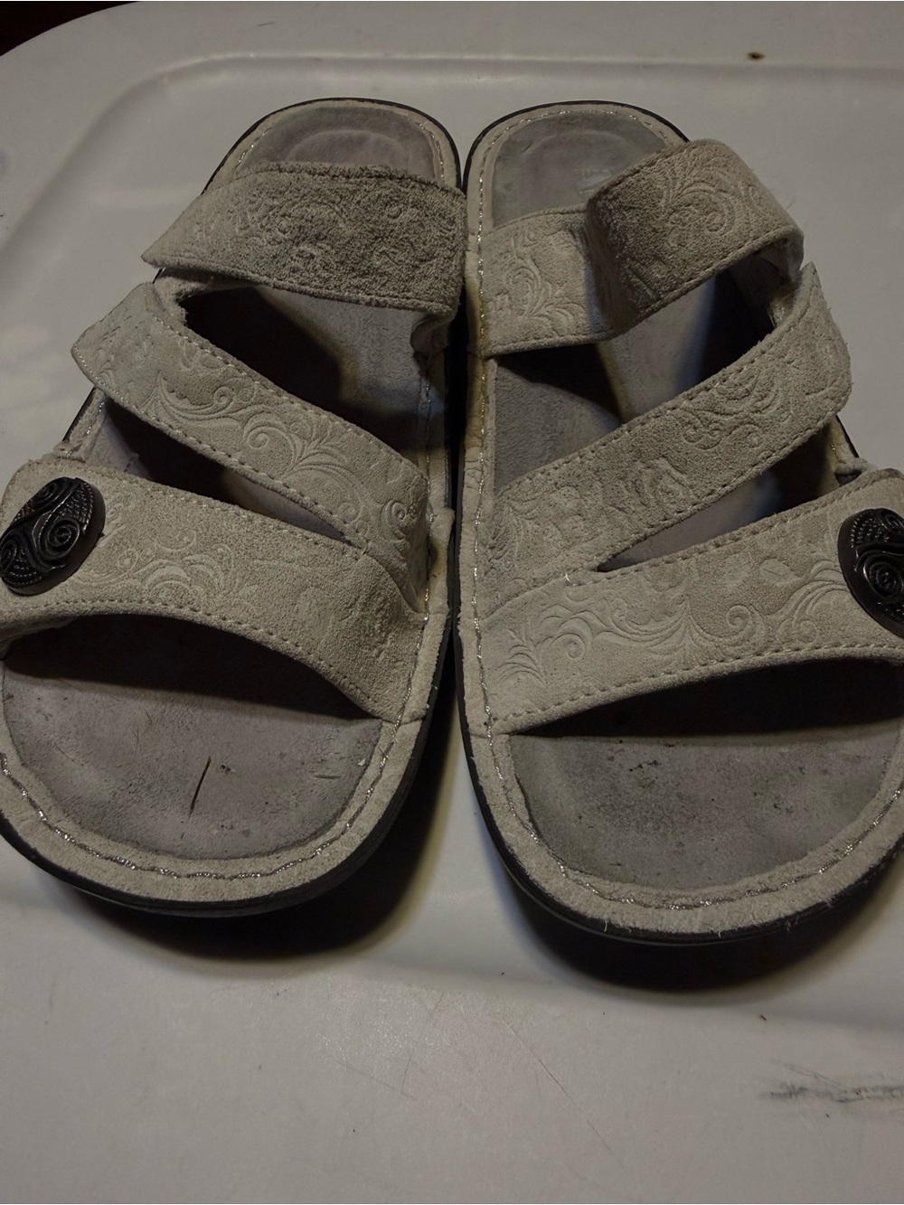 Alegeri Light Gray Triple-Strap Comfort Slide Sandals - Picture 2 of 5